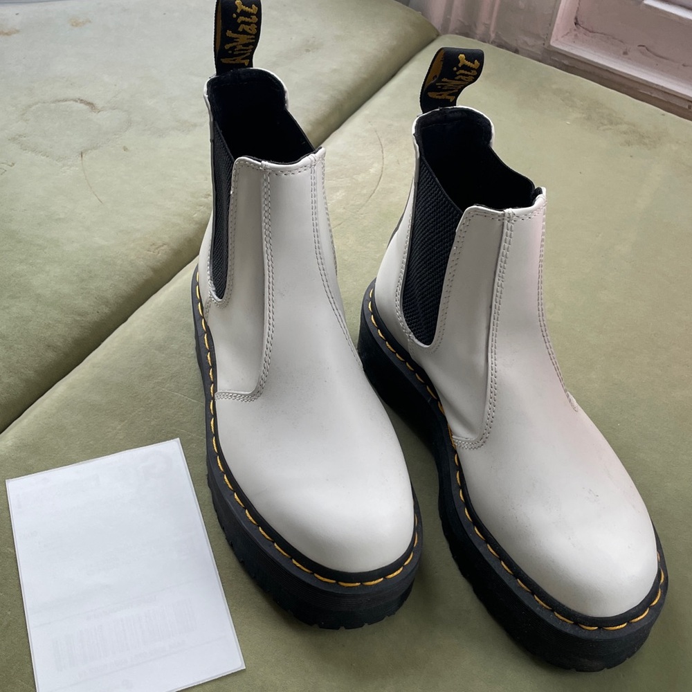 Dr Martens White Leather Boots Size 8 runs Small - Picture 3 of 4